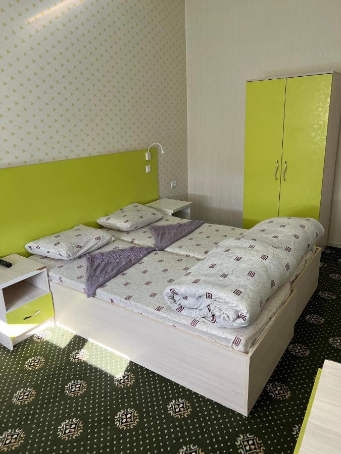 Anisa- Hostel Dusjanbe Exteriör bild